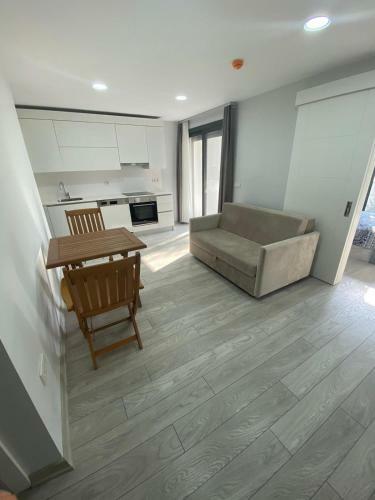 Apartamento Denize Yak?n Havuzlu Bah�eli Bir Daire