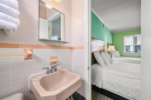 Madison Beach Motel