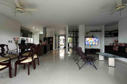 Casa San Isidro Con Elevador Ideal Para La 3 Edad