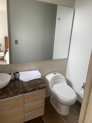 Apartamento Hermoso Edificio Con Piscina.