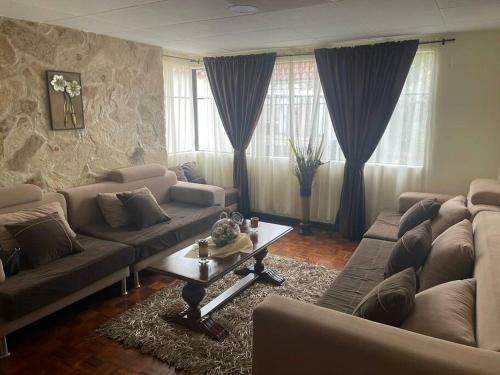 Casa 2 Pisos 100% Funcional En Cuenca Garantizado