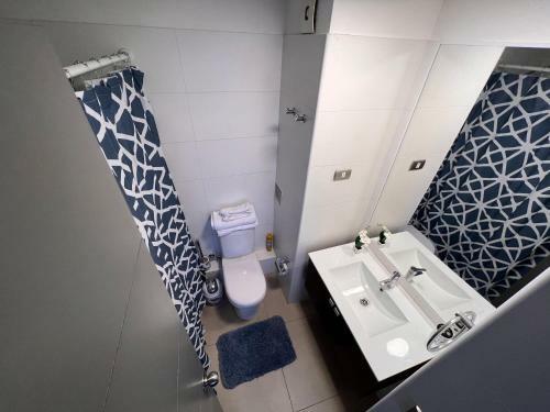 Apartamento Departamento Ejecutivo En Edificio Chacabuco, Amoblado 2d+2b, Estacionamiento.