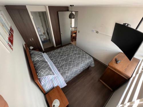 Apartamento Departamento Ejecutivo En Edificio Chacabuco, Amoblado 2d+2b, Estacionamiento.