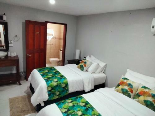 Hostal One South Place Hotel
