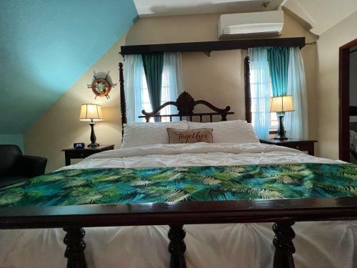 Hostal One South Place Hotel