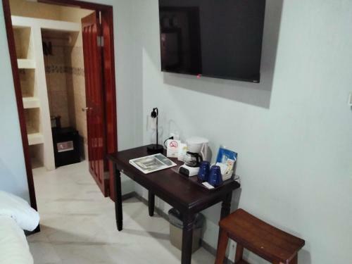 Hostal One South Place Hotel