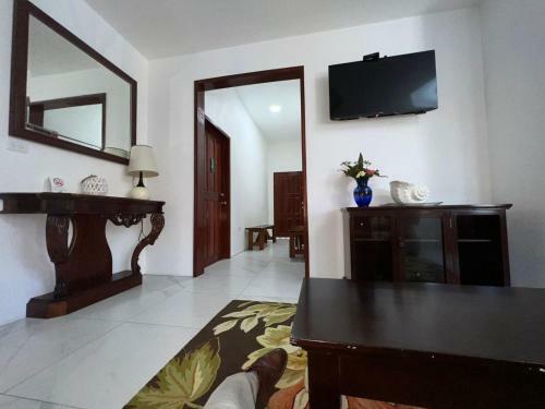 Hostal One South Place Hotel