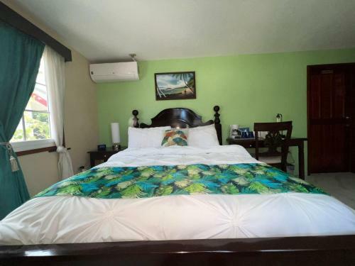 Hostal One South Place Hotel