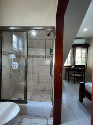 Hostal One South Place Hotel
