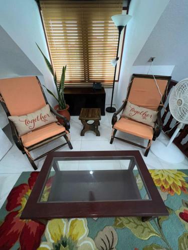 Hostal One South Place Hotel