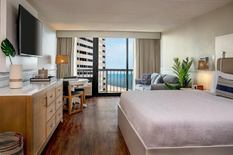 Hotel Ashore Resort & Beach Club