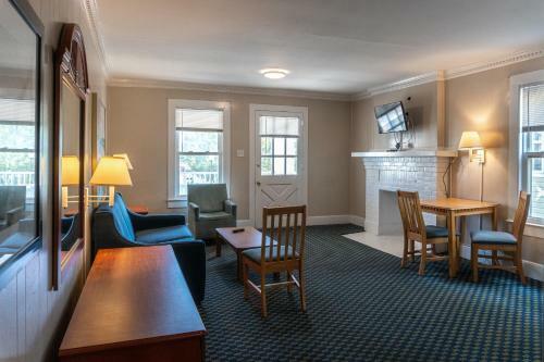 The Admiral Hotel/motel