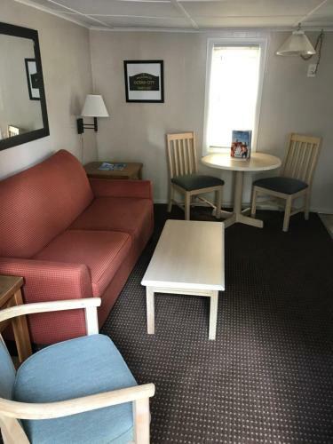 The Admiral Hotel/motel