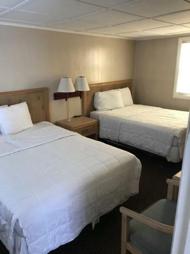 The Admiral Hotel/motel