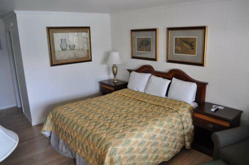 Islander Motel