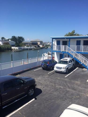 Islander Motel