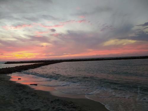Lujoso Apartamento Amoblado En Cove�as Cerca A La Playa