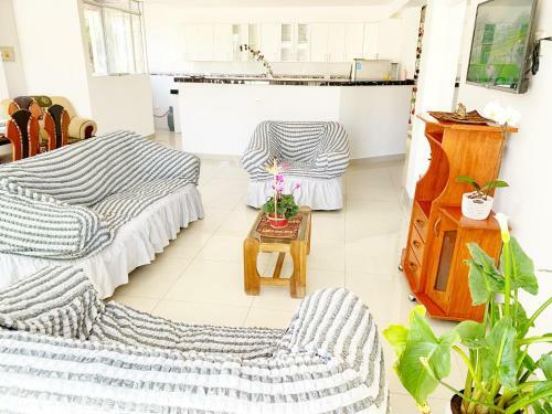 Stylish Apartment 4 Min To The Airport
