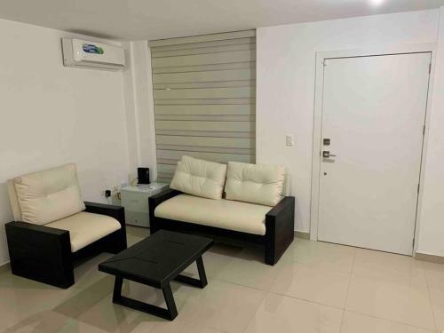 Acogedora Casa En Urbanizacion Privada Con Piscina