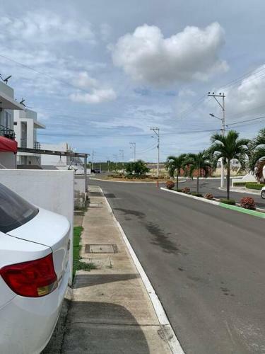 Acogedora Casa En Urbanizacion Privada Con Piscina