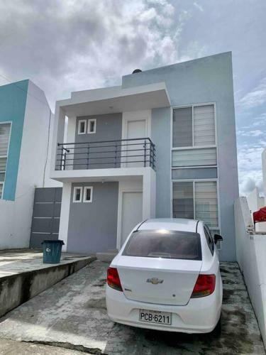 Acogedora Casa En Urbanizacion Privada Con Piscina