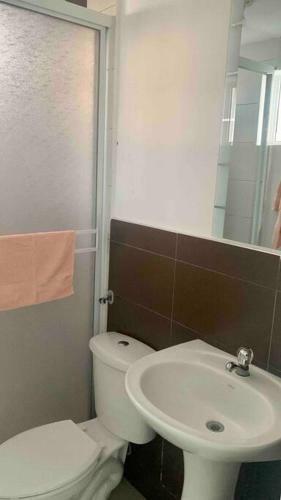 Acogedora Casa En Urbanizacion Privada Con Piscina