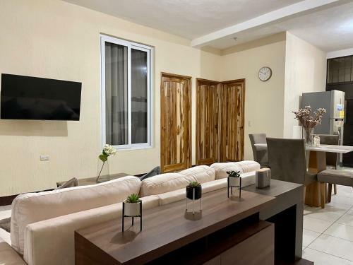 Casa Acogedora Con Garage Y A/c