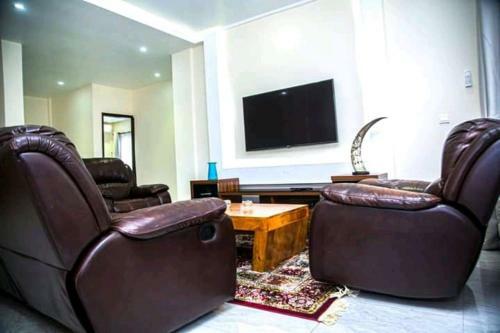 L S Apartment's