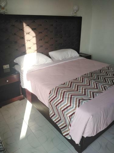 Bed & Breakfast Dolphin Continental Hotel