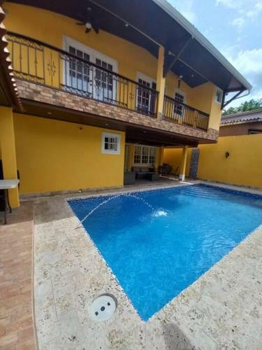 Beautiful 4 Bedroom House With Pool!