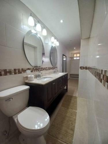 Beautiful 4 Bedroom House With Pool!