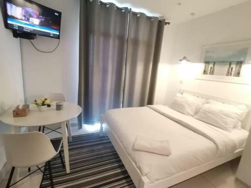 Apartamento Embassy Gardens Luxury Properties