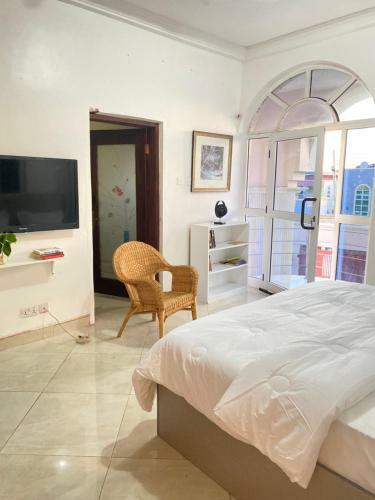 Spacious Studio Apartment With A Pool