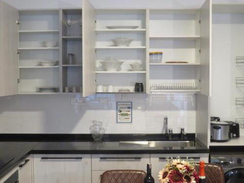 Lovely 2 Bdr Serviced Apartment With Pool, Gym....