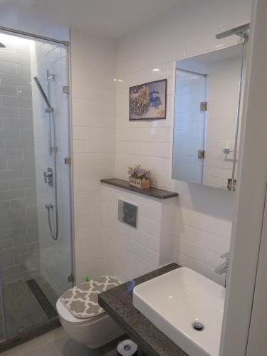 Lovely 2 Bdr Serviced Apartment With Pool, Gym....