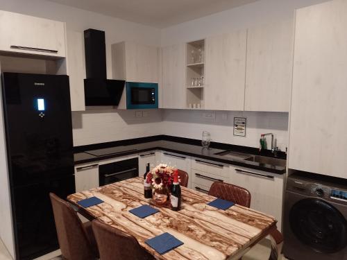 Lovely 2 Bdr Serviced Apartment With Pool, Gym....
