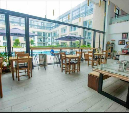 Exquisite Pool/courtyard View Studio Apartment ..