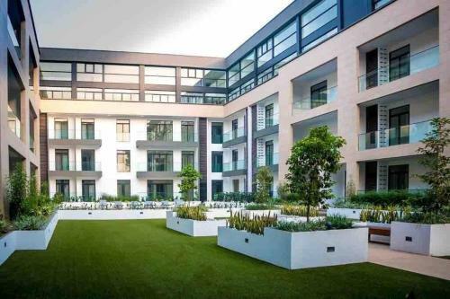 Exquisite Pool/courtyard View Studio Apartment ..
