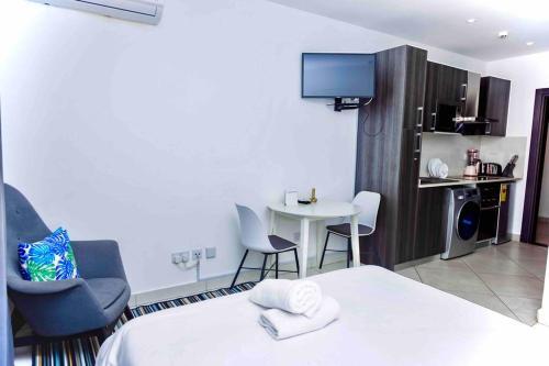 Exquisite Pool/courtyard View Studio Apartment ..