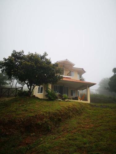 Casa De Monta�a En La Laguna De San Carlos