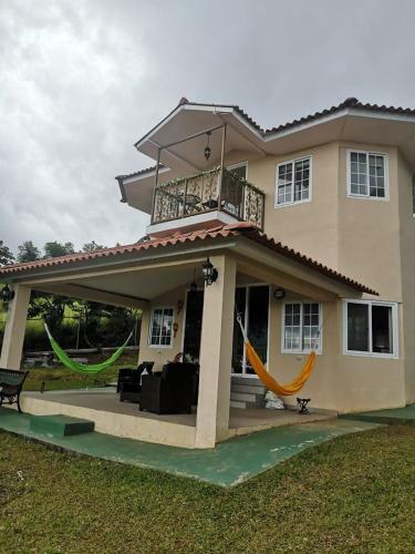 Casa De Monta�a En La Laguna De San Carlos