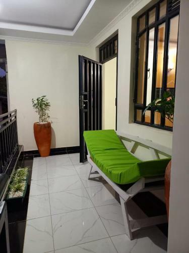 Kiota Luxe Tropicana