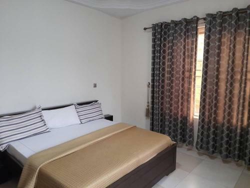 9 Roses Hotel