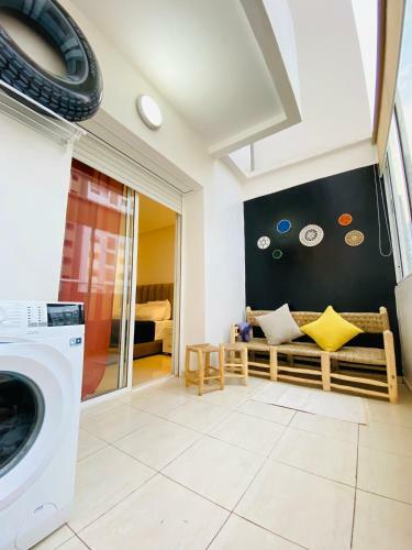 Modern Apartment With A Lovely Balcony & Pool
