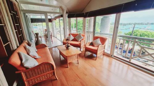 Apartamento Beachfront Penthouse With Panoramic Ocean View