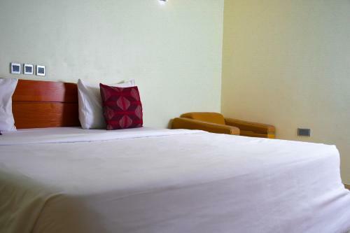 Roses Regency Hotel And Suites