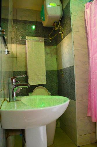 Roses Regency Hotel And Suites