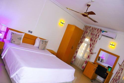 Roses Regency Hotel And Suites