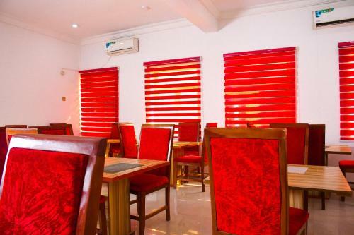 Roses Regency Hotel And Suites