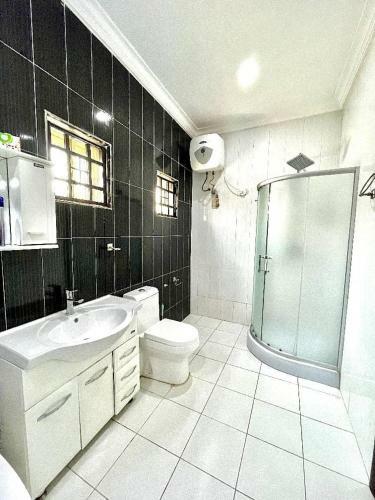 Allover Apartments And Suites Apo